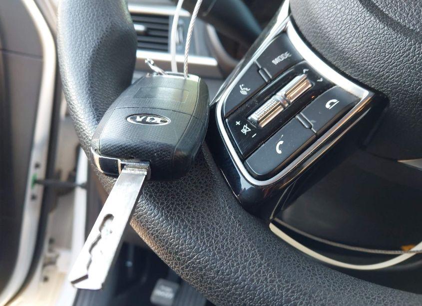 Photo 11 of 2019 Kia Optima LX (VIN 5XXGT4L32KG343235)