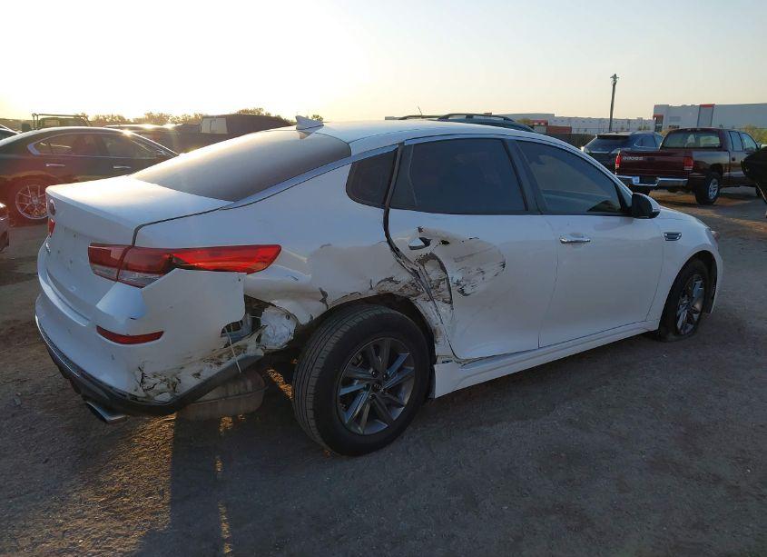 Photo 4 of 2019 Kia Optima LX (VIN 5XXGT4L32KG343235)