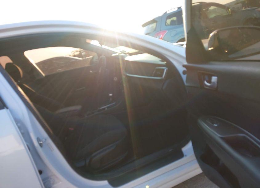 Photo 5 of 2019 Kia Optima LX (VIN 5XXGT4L32KG343235)