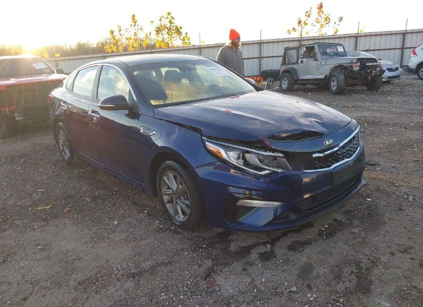 2019 Kia Optima LX (VIN 5XXGT4L32KG359306) main photo