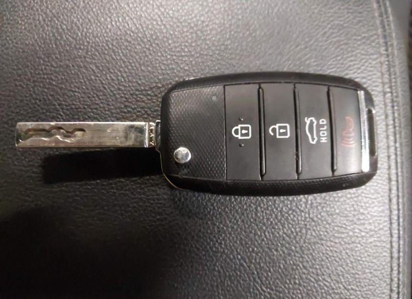 Photo 11 of 2019 Kia Optima LX (VIN 5XXGT4L32KG370435)