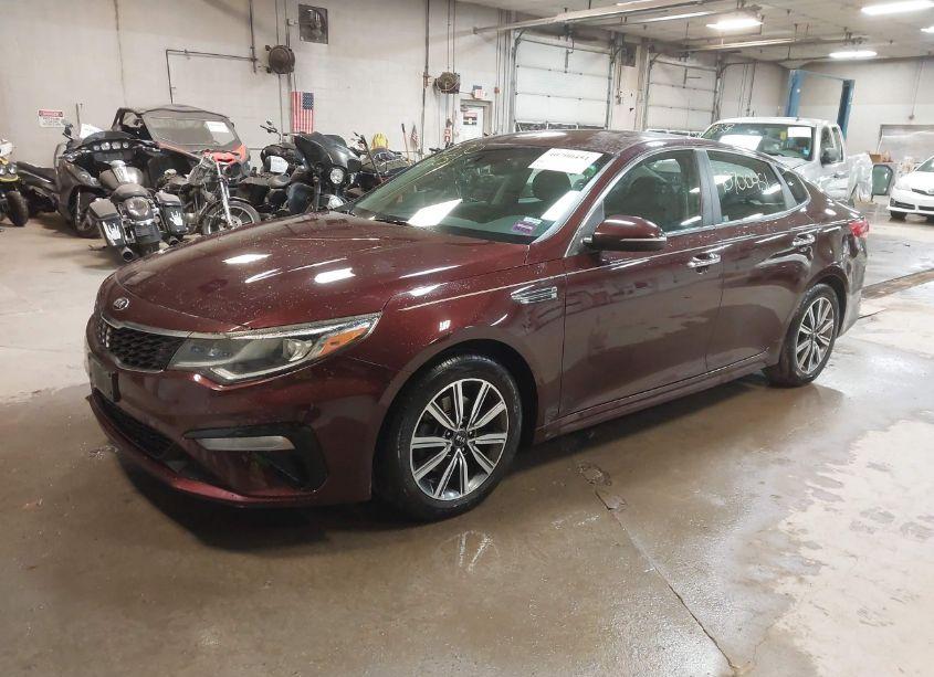Photo 2 of 2019 Kia Optima LX (VIN 5XXGT4L32KG370435)