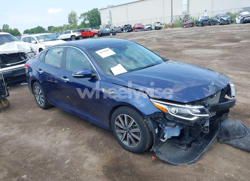 2019 Kia Optima LX (VIN 5XXGT4L32KG375070) main photo