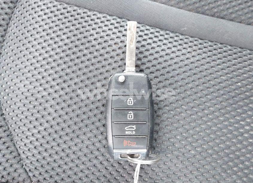 Photo 11 of 2019 Kia Optima LX (VIN 5XXGT4L32KG375070)