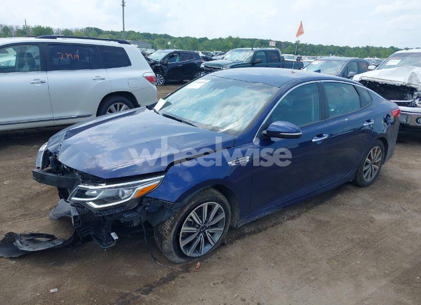 Photo 2 of 2019 Kia Optima LX (VIN 5XXGT4L32KG375070)