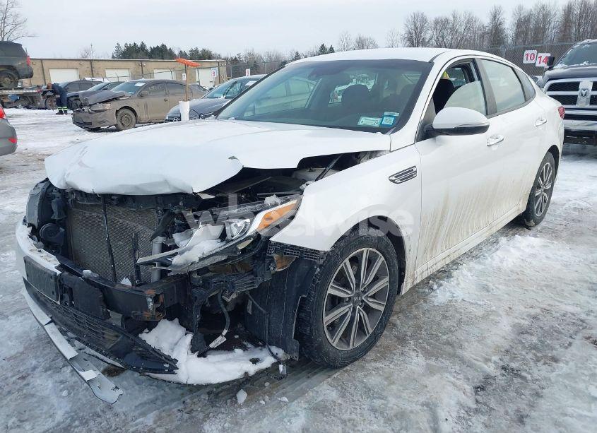 Photo 2 of 2019 Kia Optima LX (VIN 5XXGT4L32KG376624)