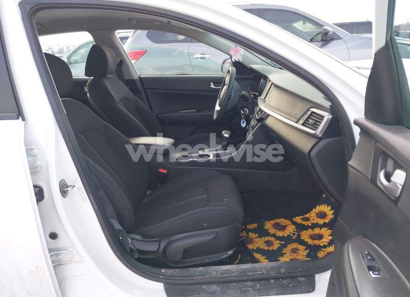 Photo 5 of 2019 Kia Optima LX (VIN 5XXGT4L32KG376624)