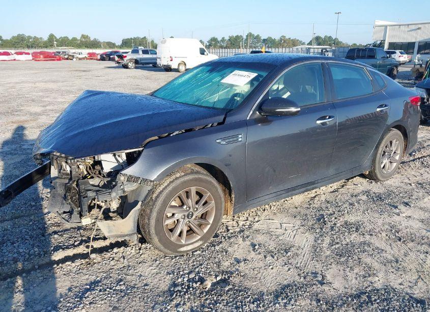 Photo 2 of 2020 Kia Optima LX (VIN 5XXGT4L32LG385583)