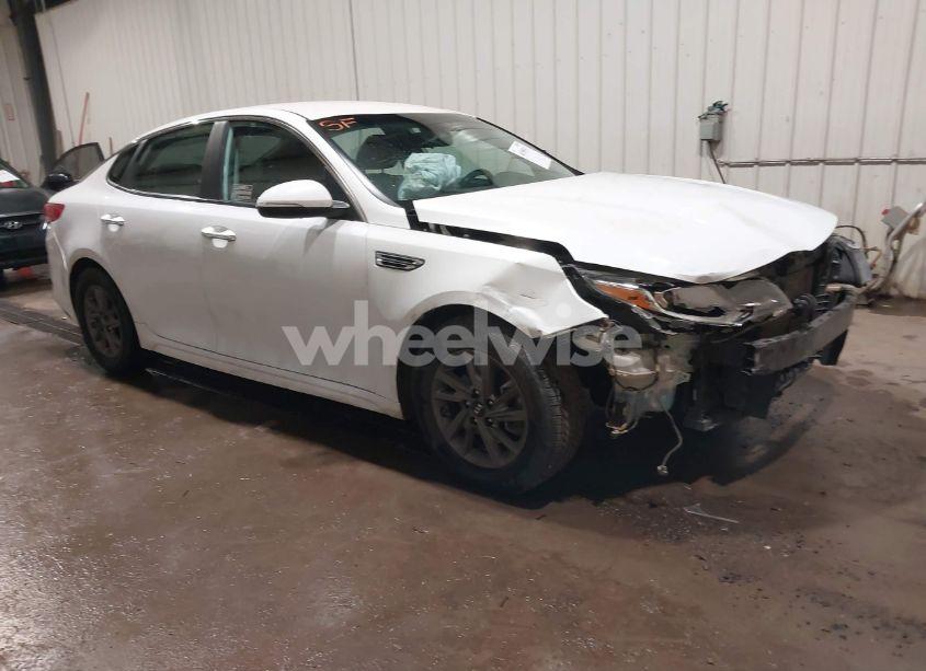 2020 Kia Optima LX (VIN 5XXGT4L32LG394087) main photo