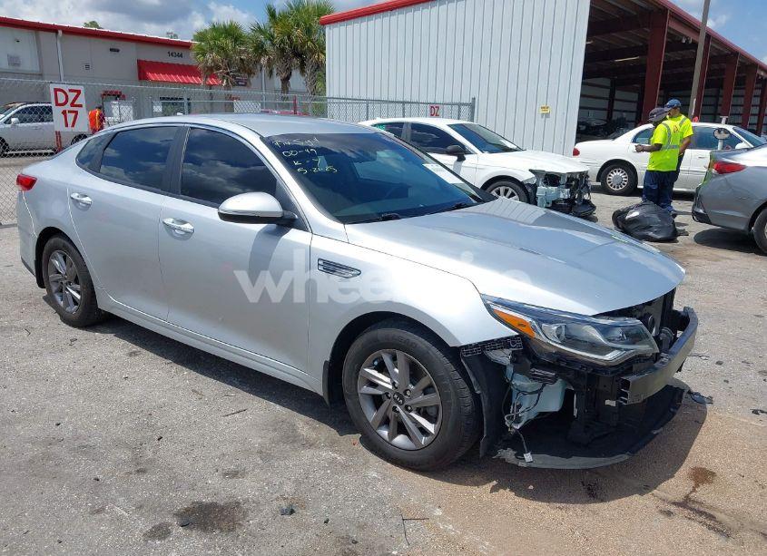 2020 Kia Optima LX (VIN 5XXGT4L32LG420218) main photo