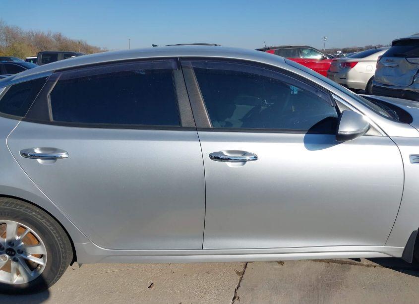 Photo 13 of 2016 Kia Optima LX (VIN 5XXGT4L33GG009724)