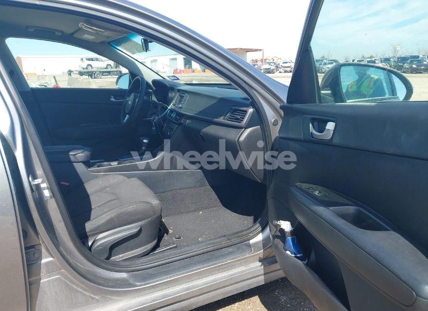 Photo 5 of 2016 Kia Optima LX (VIN 5XXGT4L33GG025549)