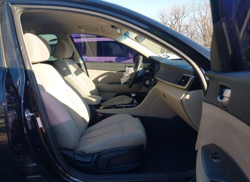 Photo 5 of 2016 Kia Optima LX (VIN 5XXGT4L33GG048443)