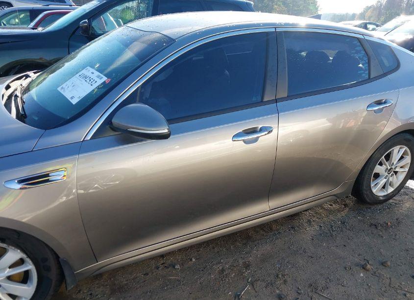 Photo 14 of 2016 Kia Optima LX (VIN 5XXGT4L33GG100301)