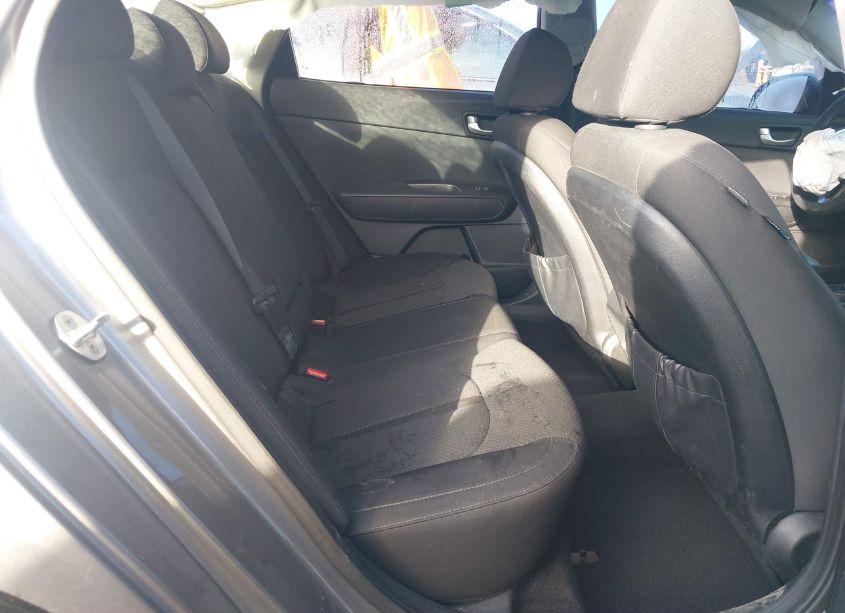 Photo 8 of 2016 Kia Optima LX (VIN 5XXGT4L33GG100301)