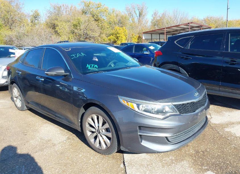 2017 Kia Optima LX (VIN 5XXGT4L33HG123806) main photo