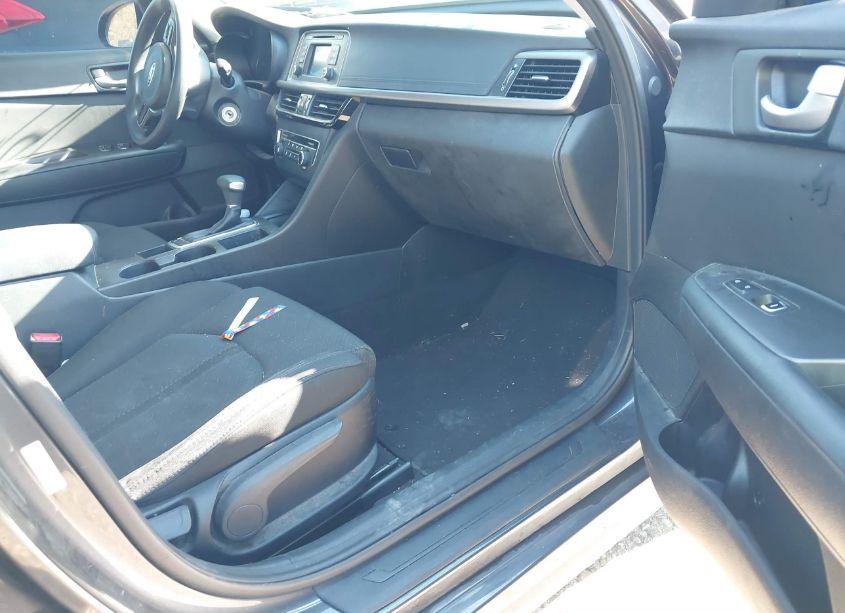 Photo 5 of 2017 Kia Optima LX (VIN 5XXGT4L33HG123806)