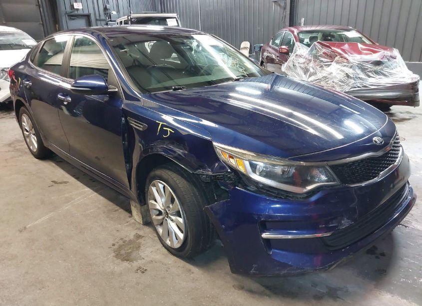 2017 Kia Optima LX (VIN 5XXGT4L33HG130254) main photo