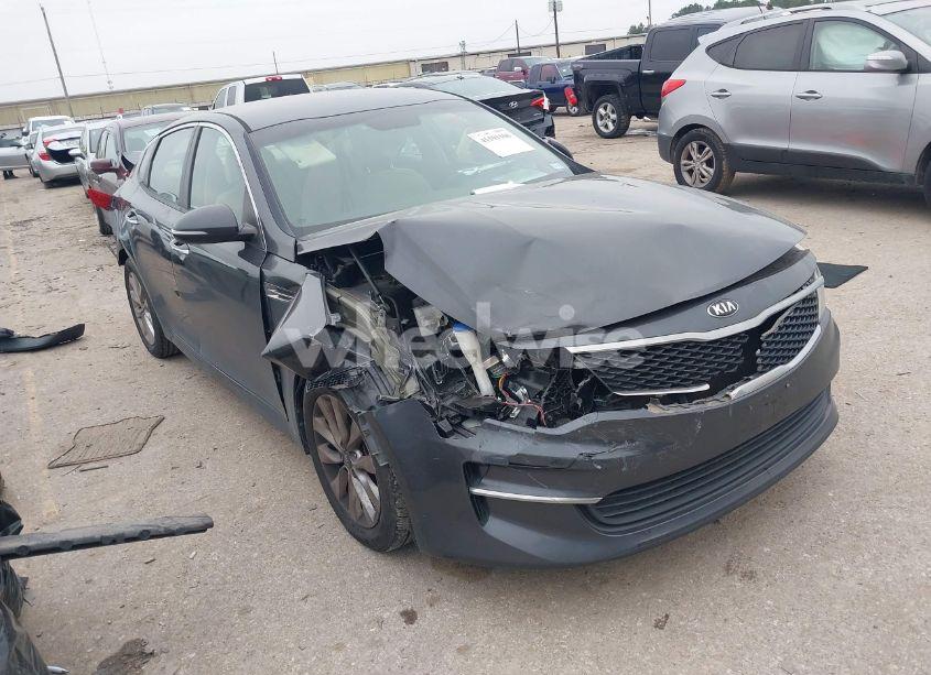2017 Kia Optima LX (VIN 5XXGT4L33HG131596) main photo