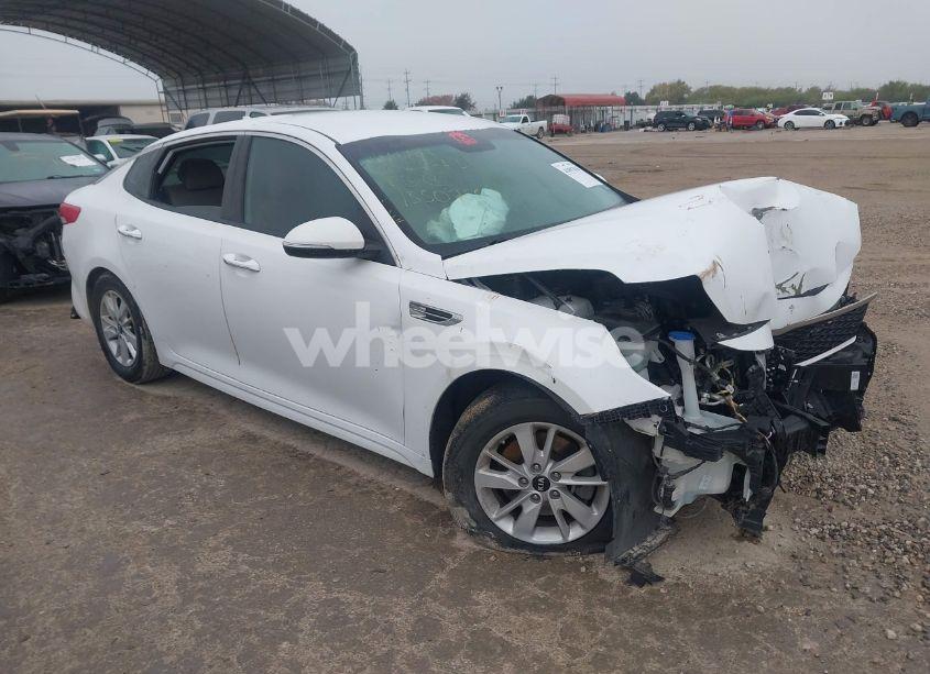 2017 Kia Optima LX (VIN 5XXGT4L33HG133073) main photo