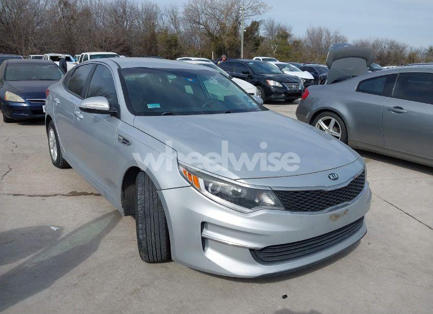 2017 Kia Optima LX (VIN 5XXGT4L33HG143781) main photo