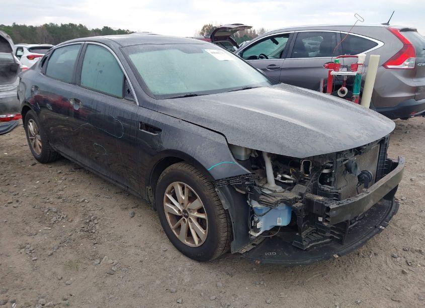 2017 Kia Optima LX (VIN 5XXGT4L33HG168714) main photo