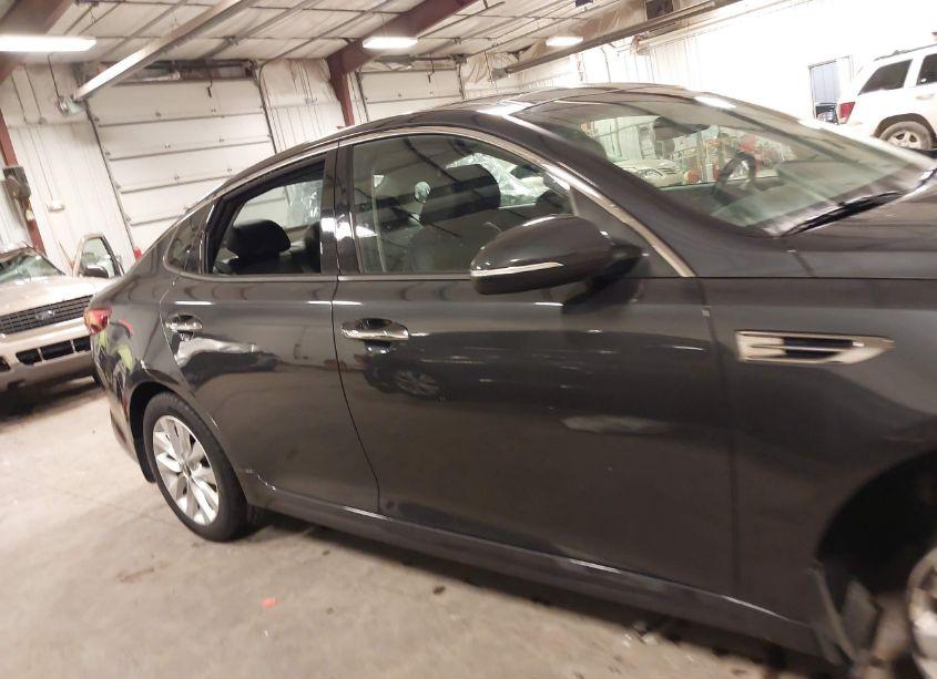 Photo 14 of 2018 Kia Optima S (VIN 5XXGT4L33JG190184)
