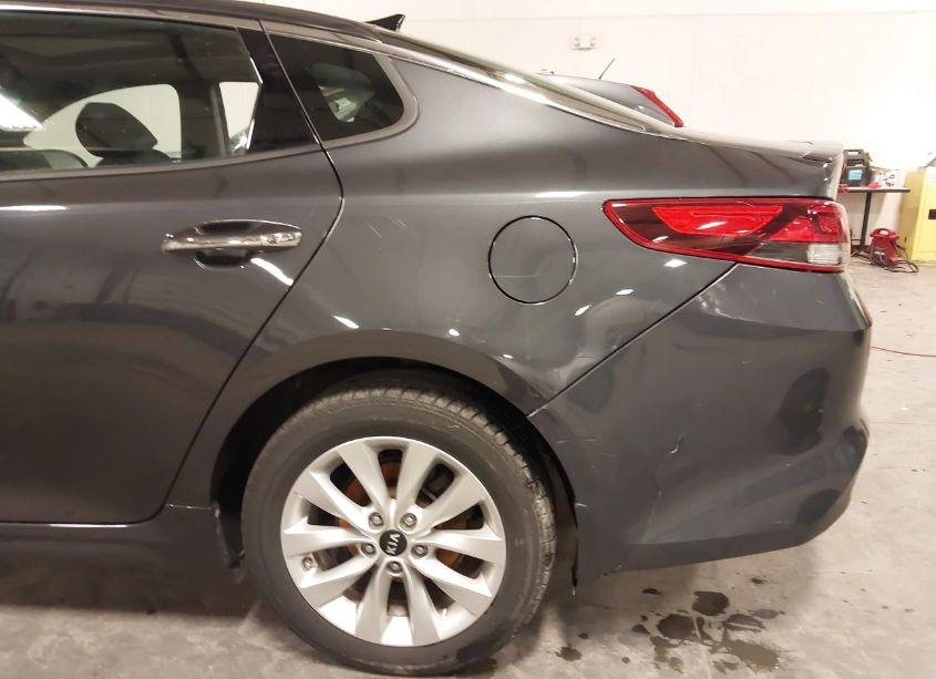Photo 18 of 2018 Kia Optima S (VIN 5XXGT4L33JG190184)