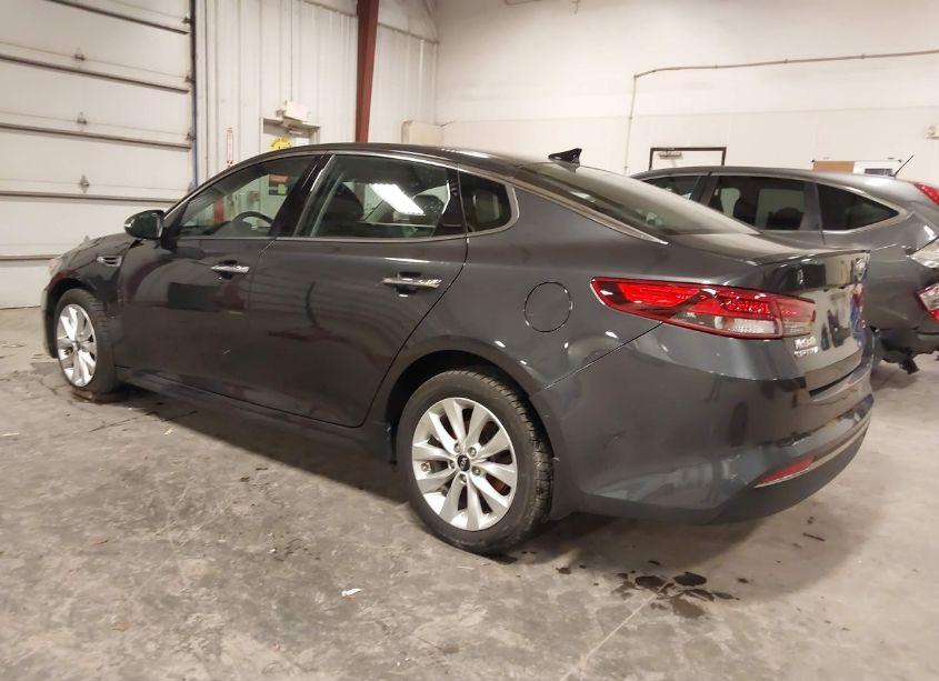Photo 3 of 2018 Kia Optima S (VIN 5XXGT4L33JG190184)