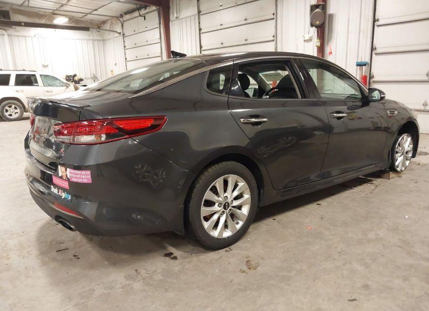 Photo 4 of 2018 Kia Optima S (VIN 5XXGT4L33JG190184)
