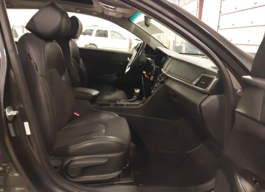 Photo 5 of 2018 Kia Optima S (VIN 5XXGT4L33JG190184)