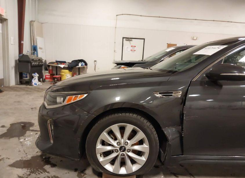 Photo 6 of 2018 Kia Optima S (VIN 5XXGT4L33JG190184)