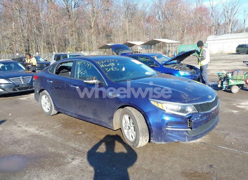 2018 Kia Optima LX (VIN 5XXGT4L33JG191559) main photo