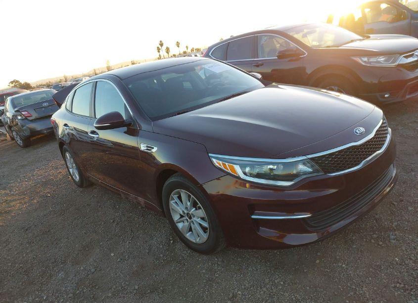 2018 Kia Optima LX (VIN 5XXGT4L33JG232207) main photo