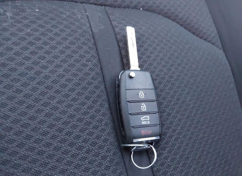 Photo 11 of 2018 Kia Optima LX (VIN 5XXGT4L33JG232207)