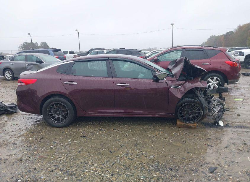 Photo 14 of 2018 Kia Optima LX (VIN 5XXGT4L33JG235625)