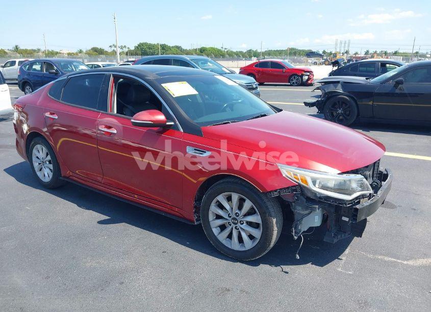 2018 Kia Optima S (VIN 5XXGT4L33JG235933) main photo