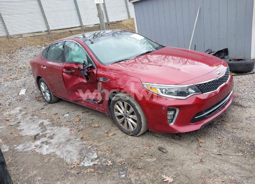 2018 Kia Optima S (VIN 5XXGT4L33JG240405) main photo