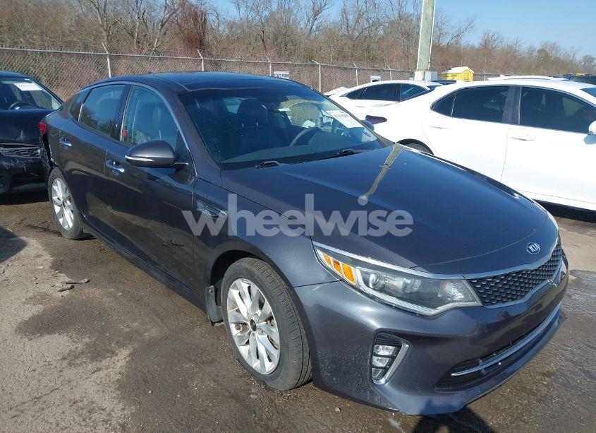 2018 Kia Optima S (VIN 5XXGT4L33JG247502) main photo