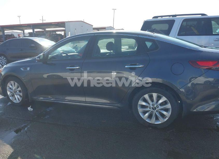 Photo 14 of 2018 Kia Optima S (VIN 5XXGT4L33JG247502)