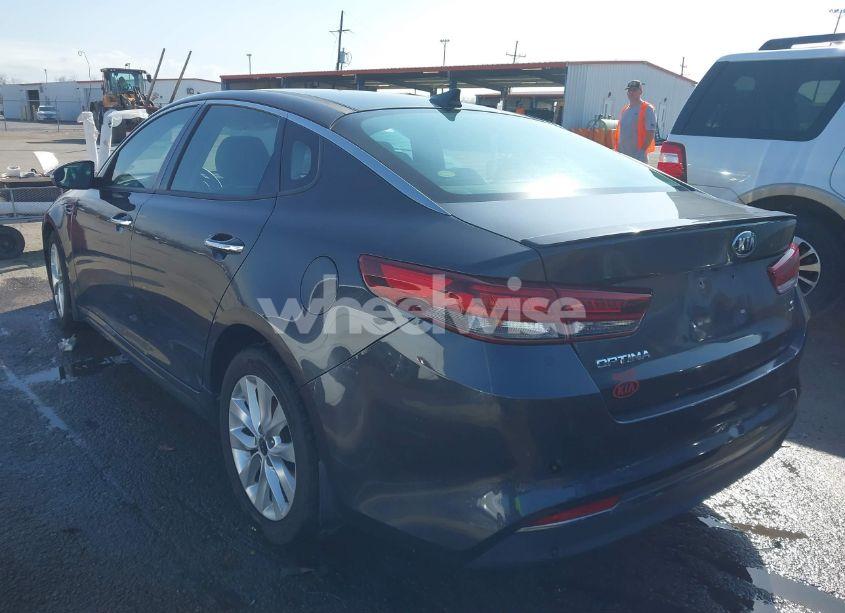 Photo 3 of 2018 Kia Optima S (VIN 5XXGT4L33JG247502)
