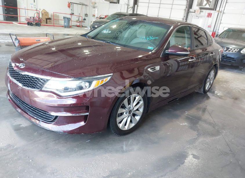 Photo 2 of 2018 Kia Optima LX (VIN 5XXGT4L33JG257513)