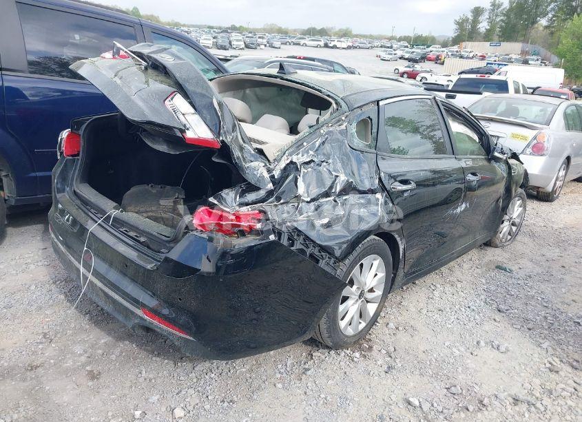 Photo 4 of 2018 Kia Optima LX (VIN 5XXGT4L33JG267863)