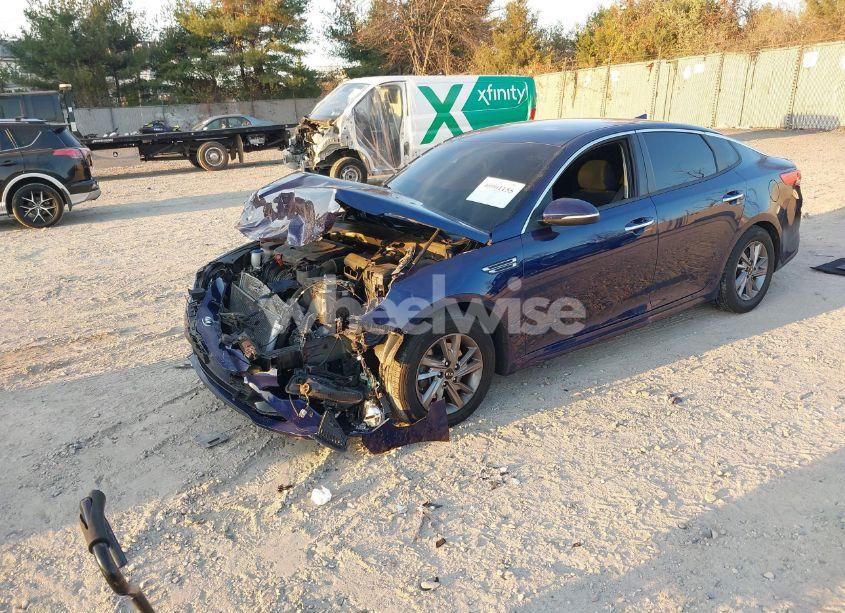 Photo 2 of 2019 Kia Optima LX (VIN 5XXGT4L33KG281232)