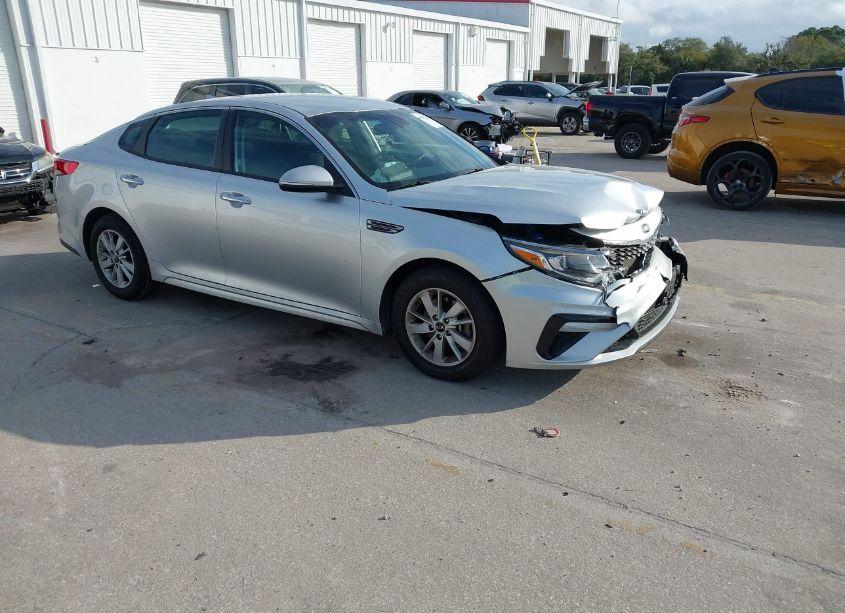 2019 Kia Optima LX (VIN 5XXGT4L33KG282851) main photo