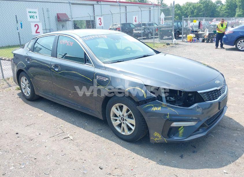 2019 Kia Optima LX (VIN 5XXGT4L33KG285104) main photo