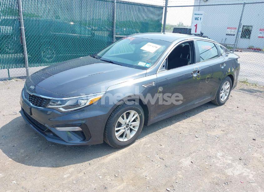 Photo 2 of 2019 Kia Optima LX (VIN 5XXGT4L33KG285104)