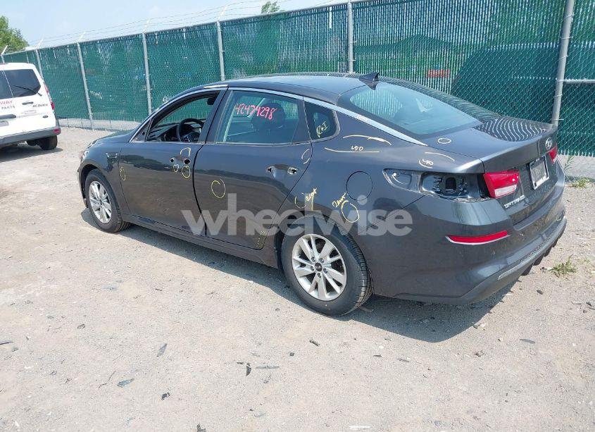 Photo 3 of 2019 Kia Optima LX (VIN 5XXGT4L33KG285104)