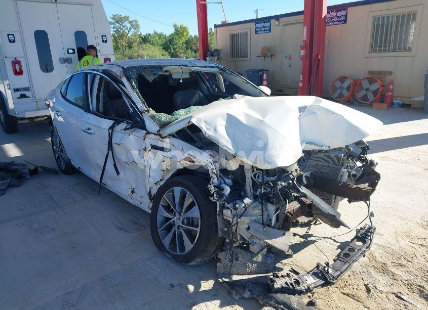 2019 Kia Optima S (VIN 5XXGT4L33KG286060) main photo