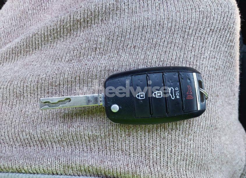 Photo 11 of 2019 Kia Optima LX (VIN 5XXGT4L33KG293803)